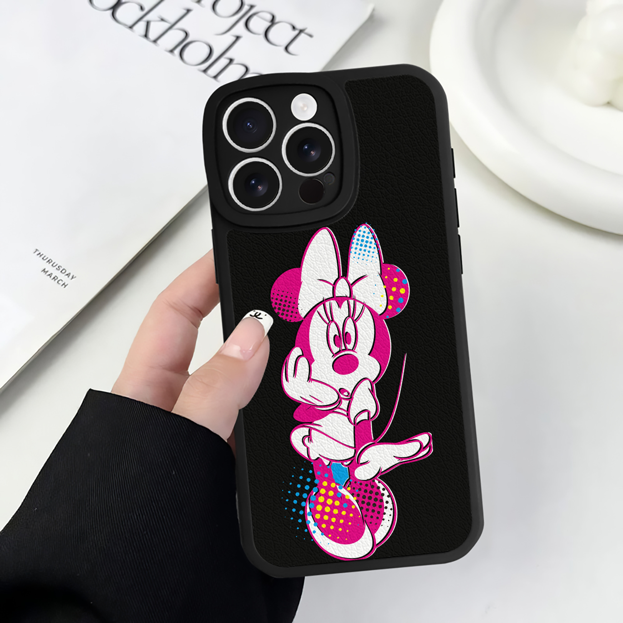 （画像用） ミッキーマウス Mickey Mouse 【iPhone 16シリーズ対応】シリコンスマホケース（レザー調） 材質：シリコン